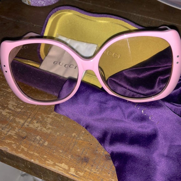 GUCCI PINK SUNGLASSES BRAND NEW! No scratches! I love them they are a super sale - Picture 2 of 11